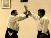 Shiho nage, Coordination des mains