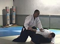 Hanmi handashi wasa, ryo kata dori, Ikkyo