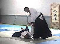 Ushiro ryote dori, Kote gaeshi